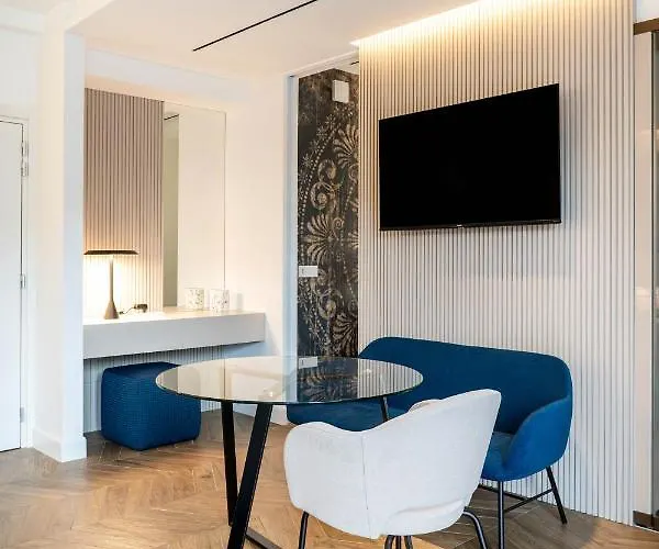 Donna Giacinta Blu Luxury Flat